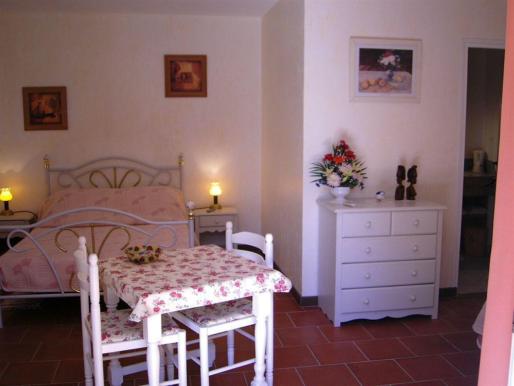 Mas Aurélia B&B Fréjus Esterno foto