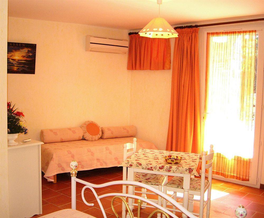Mas Aurélia B&B Fréjus Esterno foto
