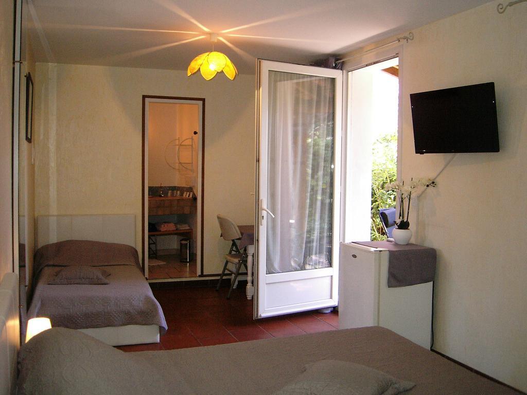 Mas Aurélia B&B Fréjus Esterno foto