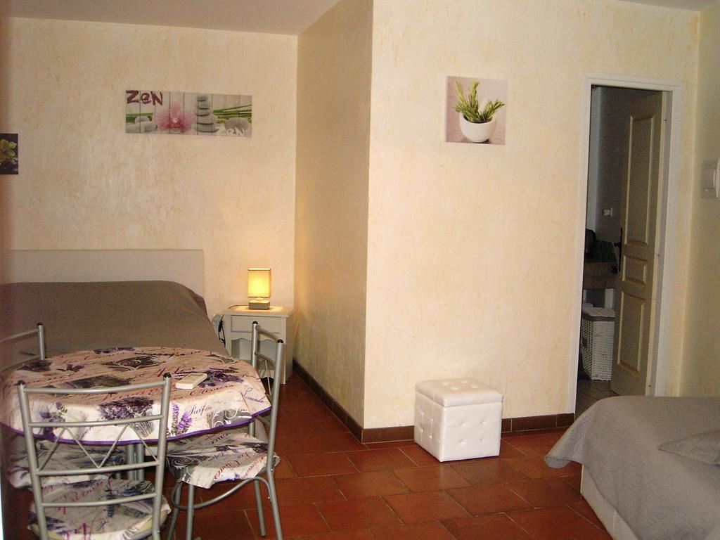 Mas Aurélia B&B Fréjus Esterno foto