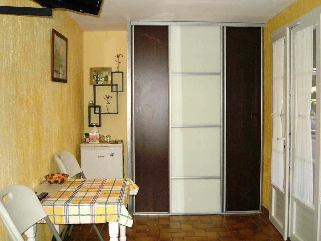 Mas Aurélia B&B Fréjus Esterno foto