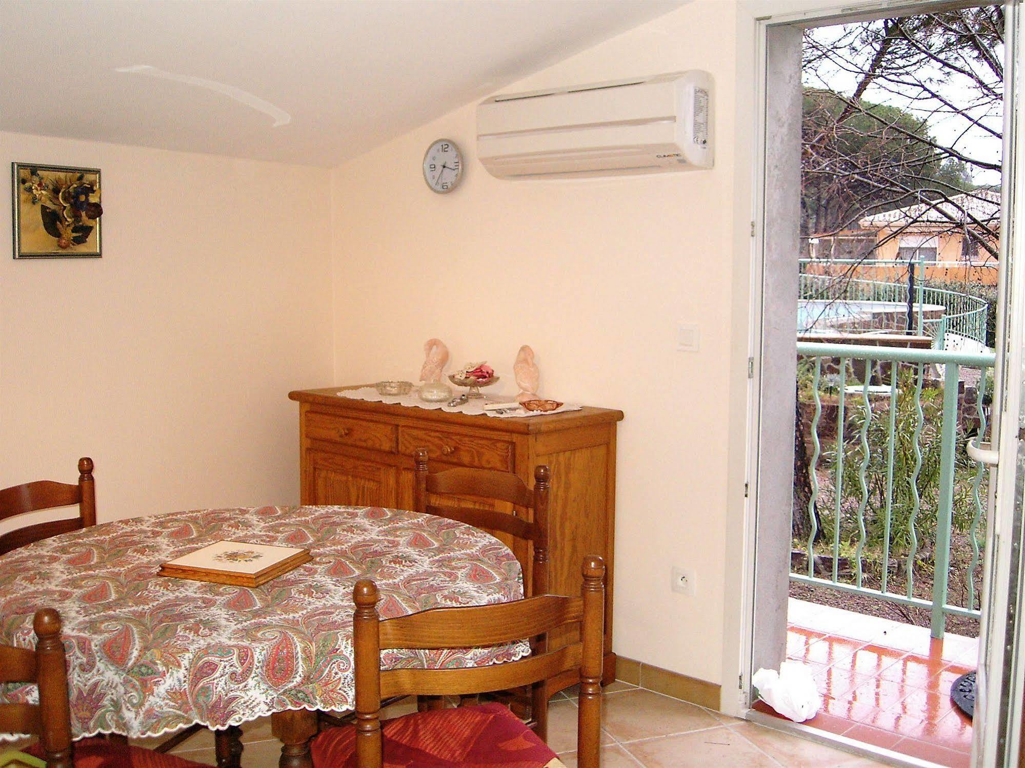 Mas Aurélia B&B Fréjus Esterno foto
