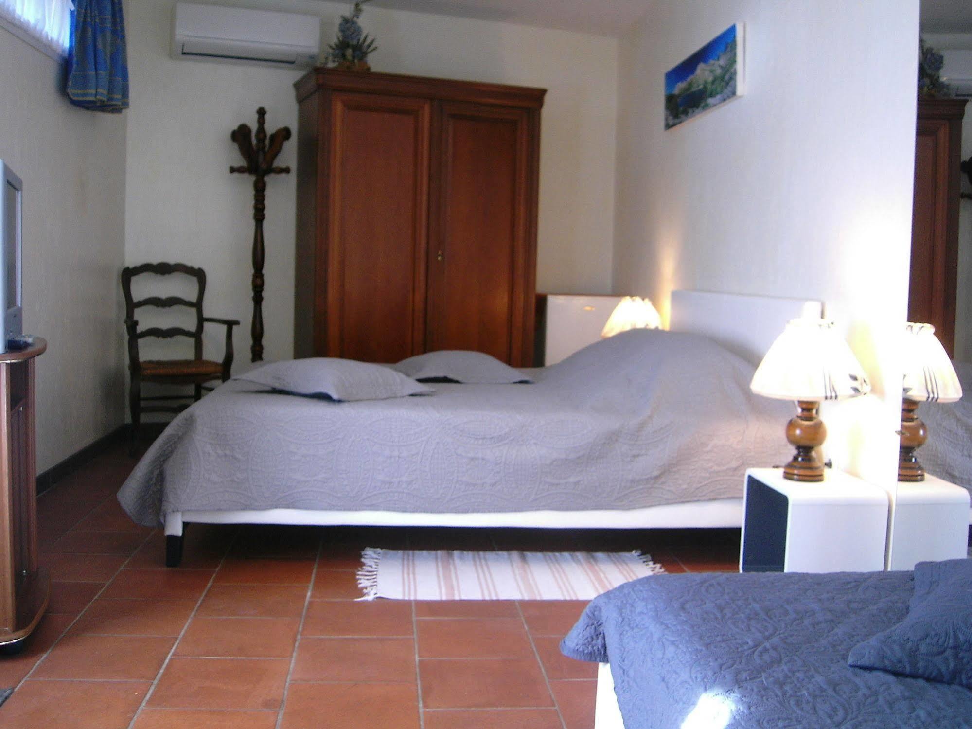Mas Aurélia B&B Fréjus Esterno foto