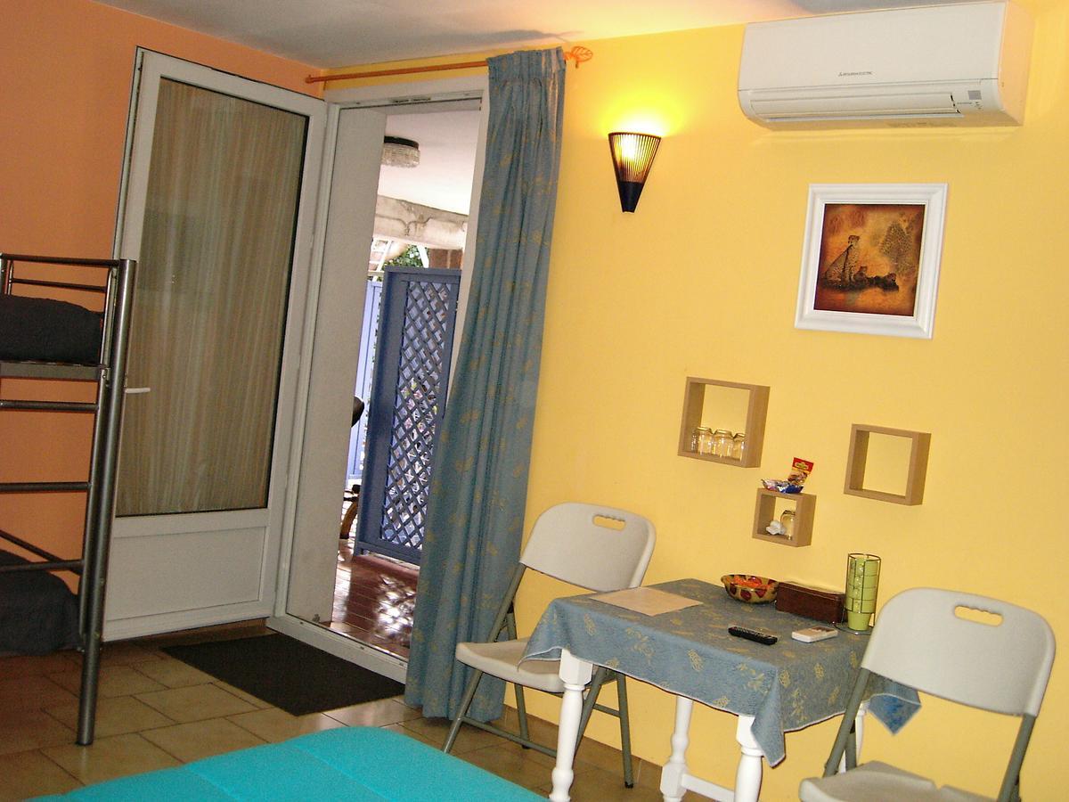 Mas Aurélia B&B Fréjus Esterno foto