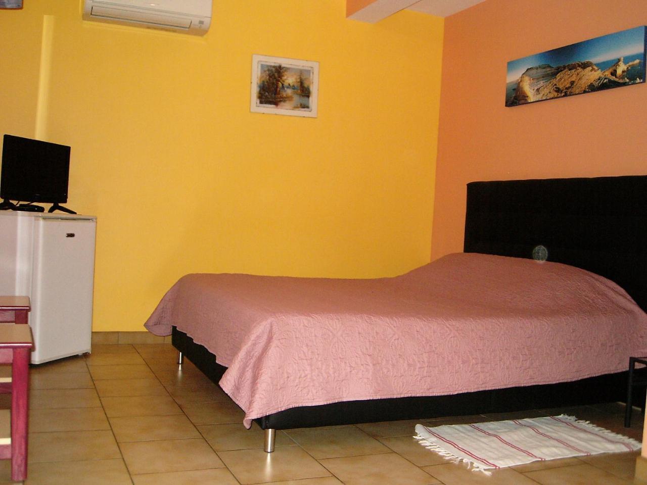 Mas Aurélia B&B Fréjus Esterno foto